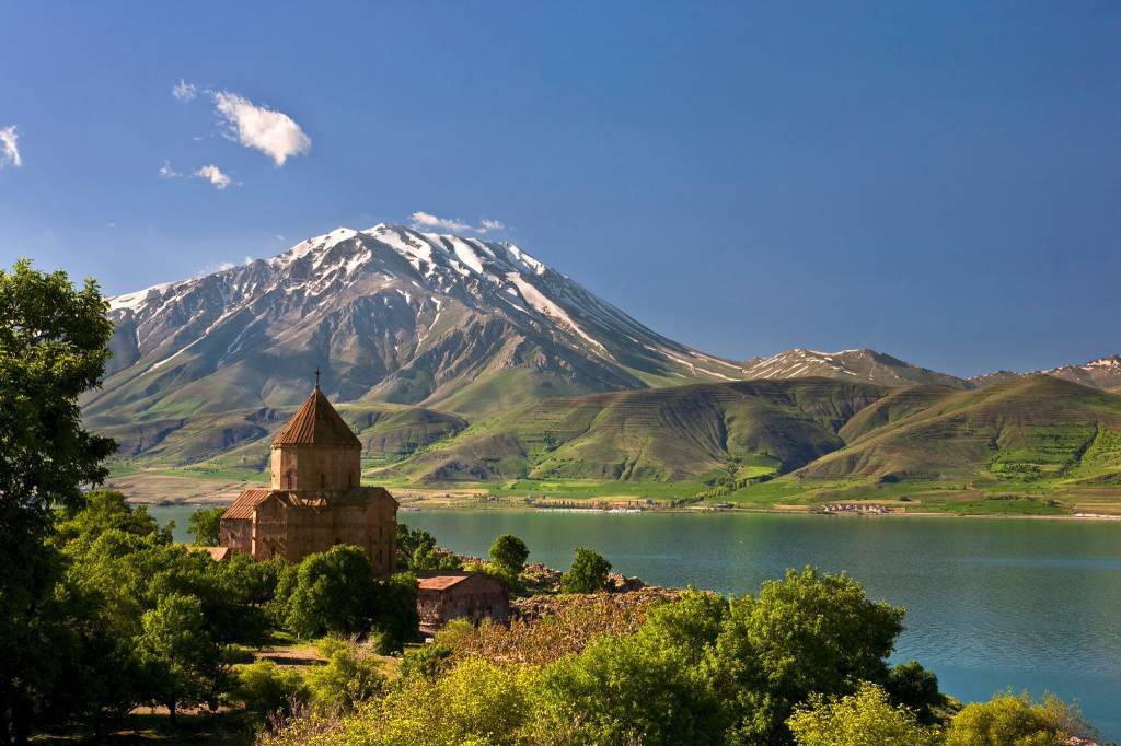 Армения и ее главные достопримечательности с описанием и фото