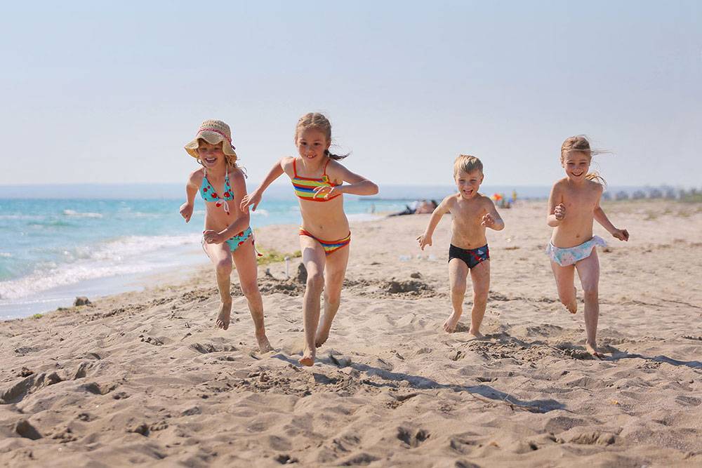 Отдых в крыму с детьми: на каком побережье лучшие курорты. где бюджетно отдохнуть в крыму с детьми. топ городов для недорогого отдыха.