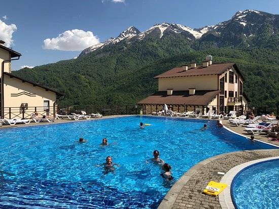 10 лучших отелей красной поляны с теплым бассейном