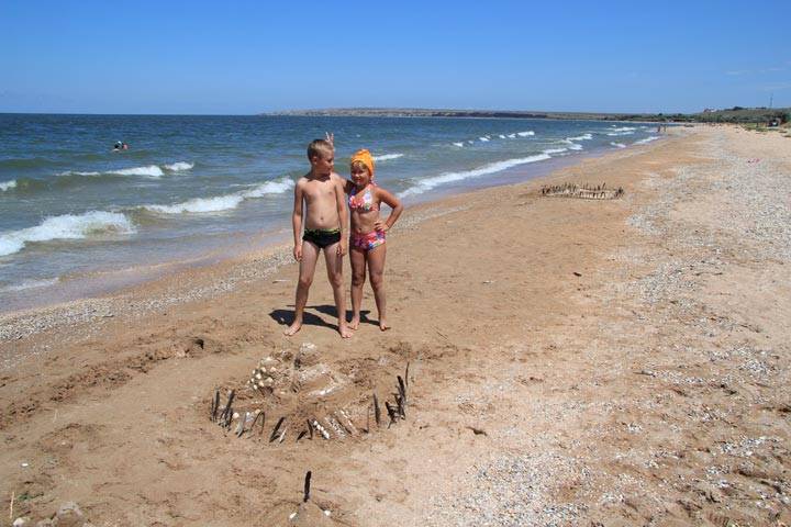 Азовское море для отдыха с детьми: какой курорт россии выбрать?