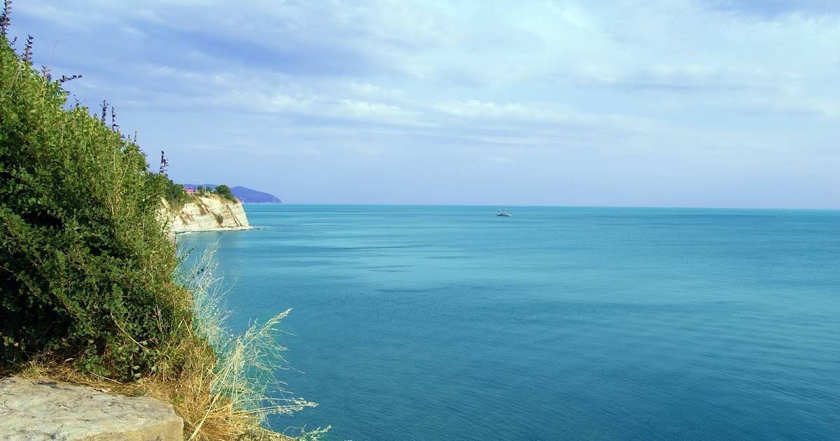 Курорты черного моря. курорты краснодарского края и крыма - список популярных городов для отдыха на море