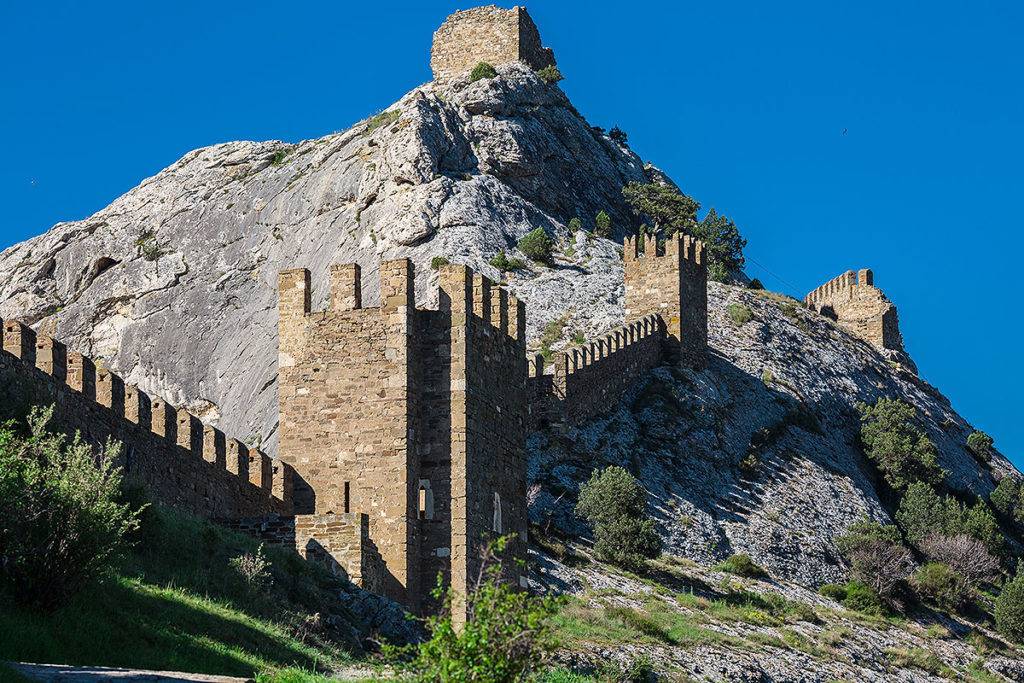 Достопримечательности судака: генуэзская крепость, скалы, горы