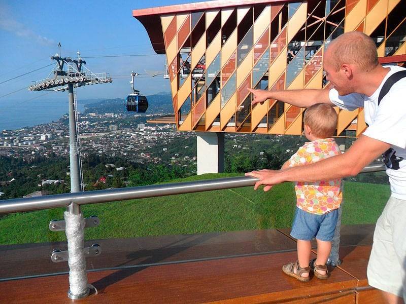 Грузия с детьми: курорты для отдыха с ребенком на море?